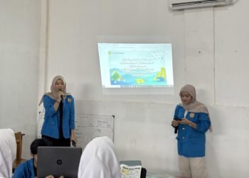 Mahasiswa Gelar PKM : Literasi Keuangan untuk Generasi Z di Era Cashless Society di SMK Nusantara 2 50 Pemaparan Materi kepada Siswa Siswi