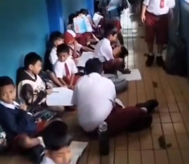 Peserta didik belajar di luar emperan kelas (Dok: Networks Bela Negara DKI Jakarta)