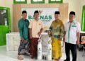 Baznas Kabupaten Pasuruan Salurkan Tabung Oksigen untuk Warga Wonorejo 63 wakil ketua I M. Mundzir menyerahkan tabung oksigen