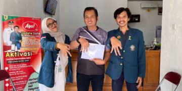 Penyerahan Gambar Kerja dan 3D Design Stadion Kepada Kepala Kelurahan.