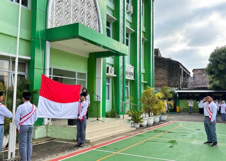 Berkibar Penuh Makna, Upacara Senin MAN 4 Bantul Perkuat Adiwiyata dan Karakter Siswa 46 WhatsApp Image 2026 02 02 at 14.25.18