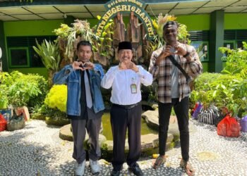 Welcoming a Guest from Africa, Head of MTsN 6 Bantul Engages in a Warm Dialogue at the Madrasah 55 WhatsApp Image 2026 02 03 at 12.55.20