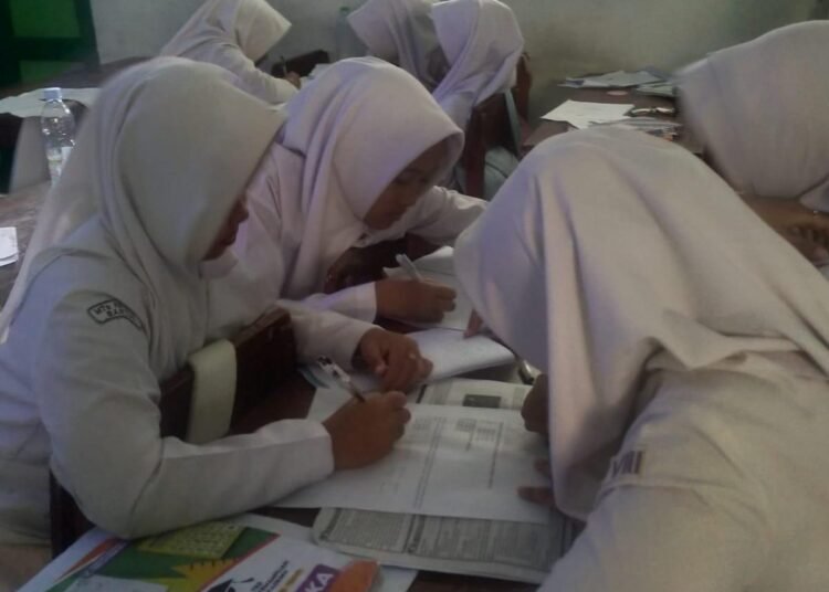 Les Matematika Persiapan TKA Kelas IX MTsN 6 Bantul Digelar untuk Tingkatkan Kesiapan Siswa 46 WhatsApp Image 2026 02 05 at 07.24.35