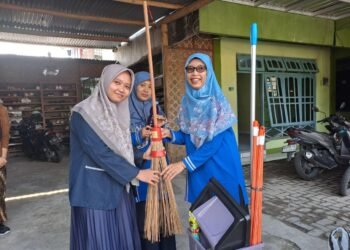 Guru Wakili MTsN 6 Bantul Serahkan Bantuan Alat Kebersihan ke Pondok Putri Al Wahby 61 WhatsApp Image 2026 02 05 at 13.46.36