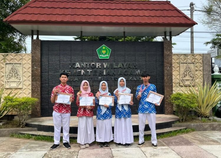 Murid MAN 1 Yogyakarta Terima Medali OMI Tingkat DIY dan Nasional 46 WhatsApp Image 2026 02 13 at 09.39.20 1