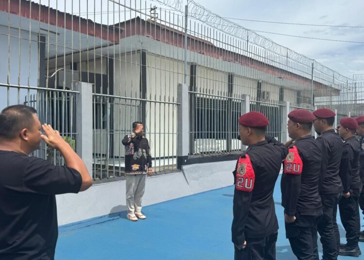 Kalapas Arga Makmur Pimpin Apel Serah Terima Regu Jaga, Tegaskan Pencegahan Gangguan Keamanan dan Zero Halinar 46 WhatsApp Image 2026 02 13 at 14.43.39