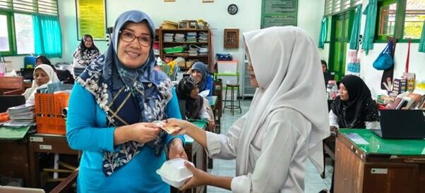 Apresiasi Nyata, Guru MTsN 6 Bantul Membeli Karya SBK Siswa 46 WhatsApp Image 2026 02 13 at 15.00.32