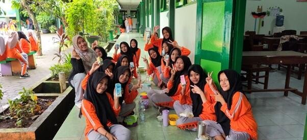 Dukung Program Isi Piringku, Siswa Kelas 8E MTsN 6 Bantul Antusias Bawa Bekal Menu 4 Sehat 5 Sempurna 46 WhatsApp Image 2026 02 13 at 15.54.12