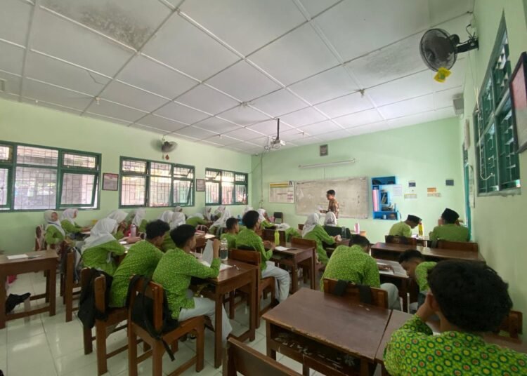 Perkuat Kompetensi Calon Guru, Mahasiswa PLP UIN Sunan Kalijaga Yogyakarta Observasi di MTsN 9 Bantul 46 WhatsApp Image 2026 02 18 at 08.42.03