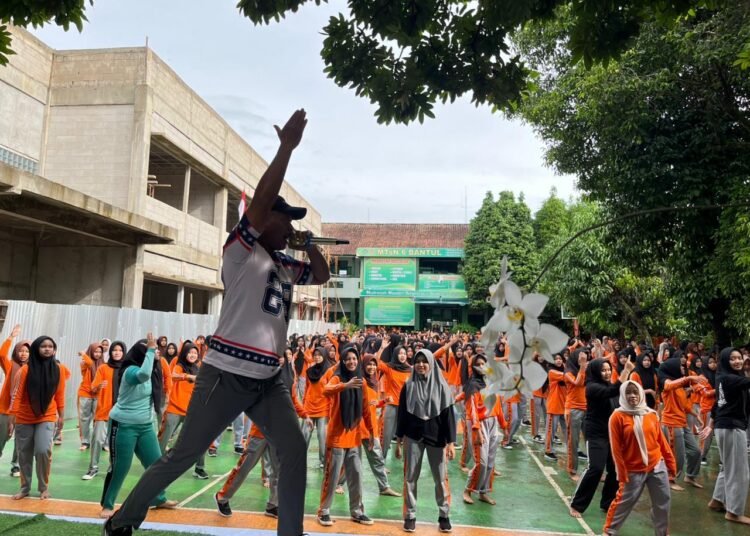 Jumat Bugar: Ratusan Siswa MTsN 6 Bantul Penuhi Lapangan dengan Semangat Senam Pagi 46 WhatsApp Image 2026 02 18 at 09.18.02