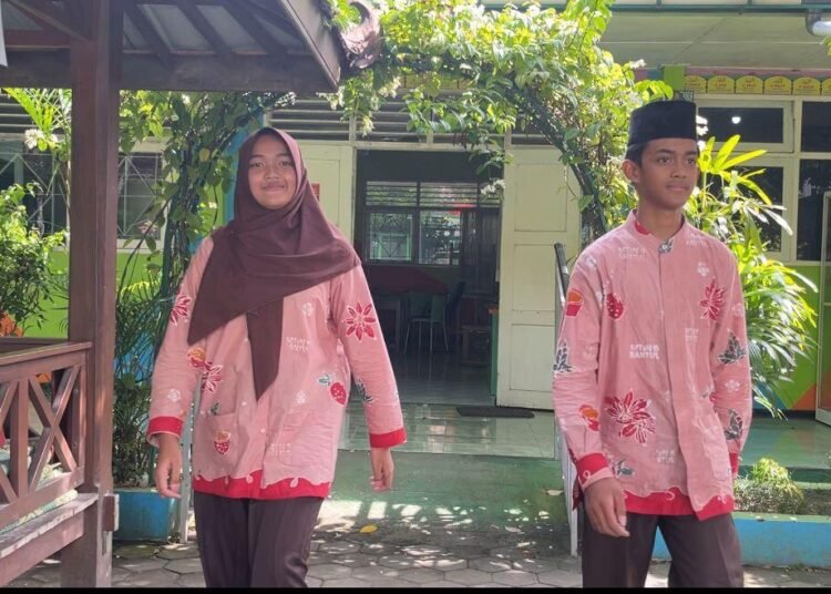 Promoting Local Potential, Matsanaba Students Enthusiastically Produce Creative Video “Batik Markisa” 46 WhatsApp Image 2026 02 18 at 09.33.23