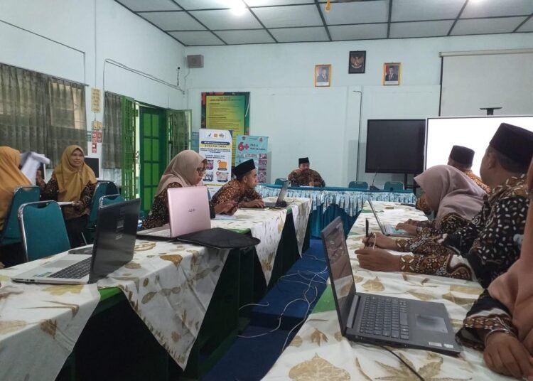 Dialog Evaluatif SKP MTsN 6 Bantul, Kepala Madrasah Tekankan Perbaikan dan Tindak Lanjut 46 WhatsApp Image 2026 02 18 at 10.20.35