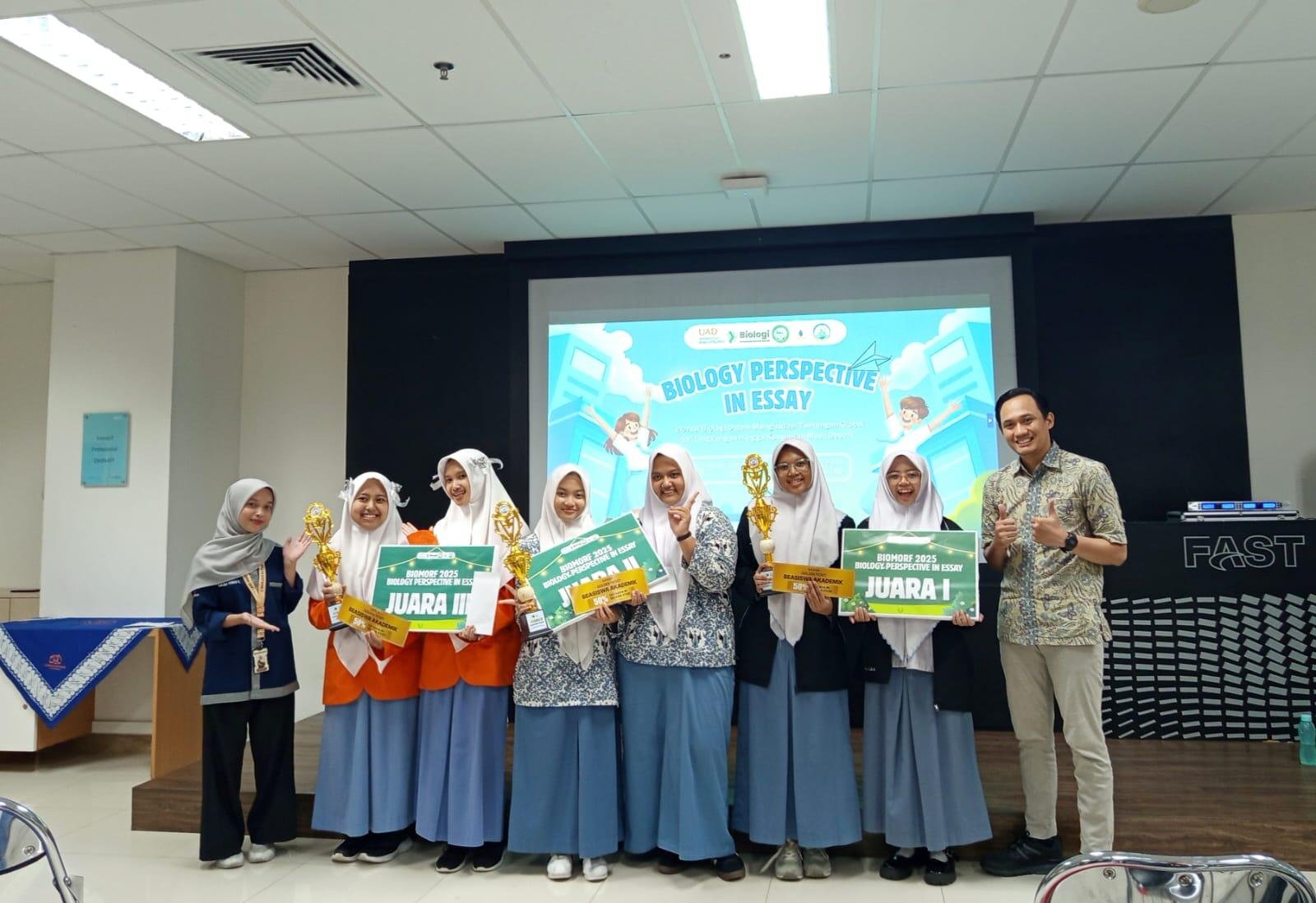 Inovasi Limbah Sungai Code Antar Murid MAN 1 Yogyakarta Raih Juara 1 BIOPEN 2025 UAD 47 WhatsApp Image 2026 02 18 at 14.10.00