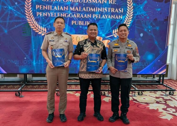 Kepala Kantor Pertanahan Kabupaten Asahan Menerima Opini Ombudsman RI: Penilaian Maladministrasi Penyelenggaraan Pelayanan Publik Tahun 2025 46 Kepala Kantor Pertanahan Kabupaten Asahan Menerima Opini Ombudsman RI: Penilaian Maladministrasi Penyelenggaraan Pelayanan Publik Tahun 2025