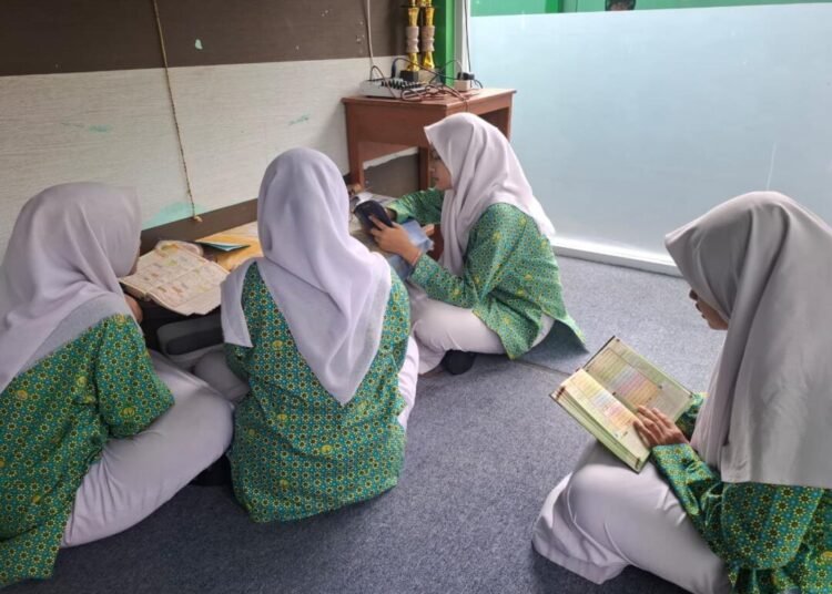 Fajar Berbisik Ayat Suci: Tadarus Sentral Tim JH MAN 4 Bantul Hangatkan Pagi 46 WhatsApp Image 2026 02 26 at 07.04.19