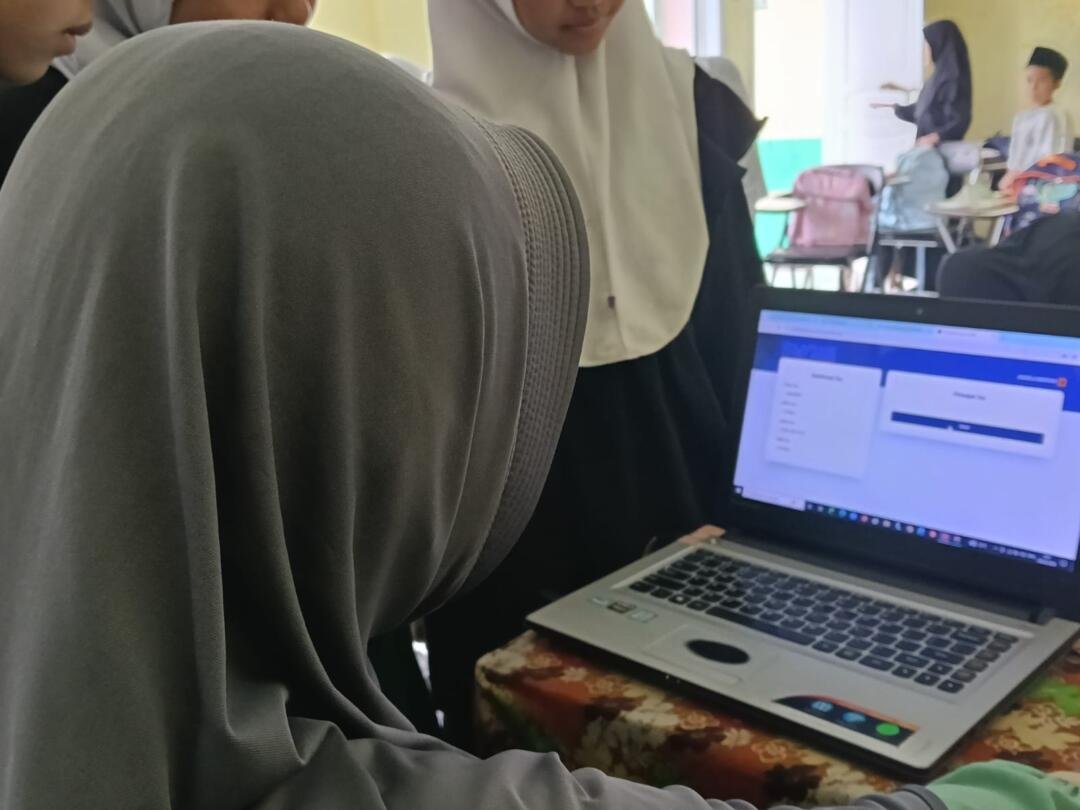 Semangat Berkompetisi di Bulan Puasa, Siswa MIS Ar-Raudhotun Nur Antusias Ikuti Technical Meeting dan Simulasi CBT Olimpiade Nasional 48 WhatsApp Image 2026 02 26 at 12.42.14