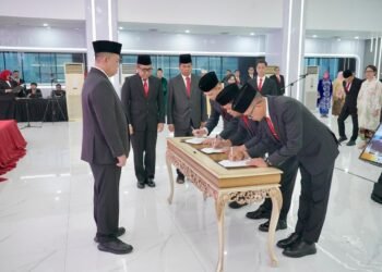 Lantik Pejabat Struktural Kementerian ATR/BPN, Menteri Nusron: Permudah Urusan Masyarakat dalam Pelayanan Pertanahan 57 Lantik Pejabat Struktural Kementerian ATR/BPN, Menteri Nusron: Permudah Urusan Masyarakat dalam Pelayanan Pertanahan