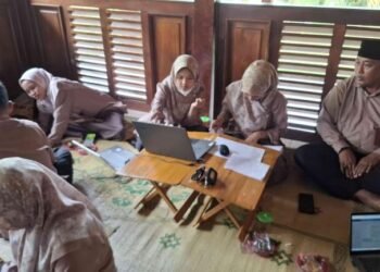 Kelompok Tata Usaha MTsN 6 Bantul Laksanakan Diskusi Penyusunan Rencana Kerja Madrasah Tahun Anggaran 2026 52 luluk 2026 3 69803d2aed641574ce270d22