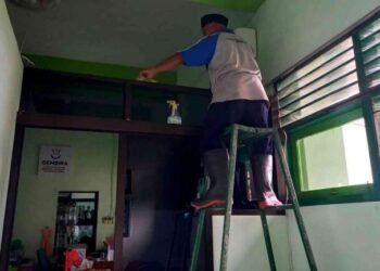 Pegawai MTsN 6 Bantul: Hasyim Asy'ari Tingkatkan Kebersihan Lingkungan Madrasah 48 luluk 2026 4 69830b6ced64155ac36bd674