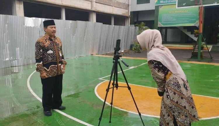 Menutur Asa dari Balik Lensa, Guru Informatika MTsN 6 Bantul Abadikan Testimoni Kepala Madrasah 46 whatsapp image 2026 02 04 at 08 26 06 6982a58cc925c416111598a2