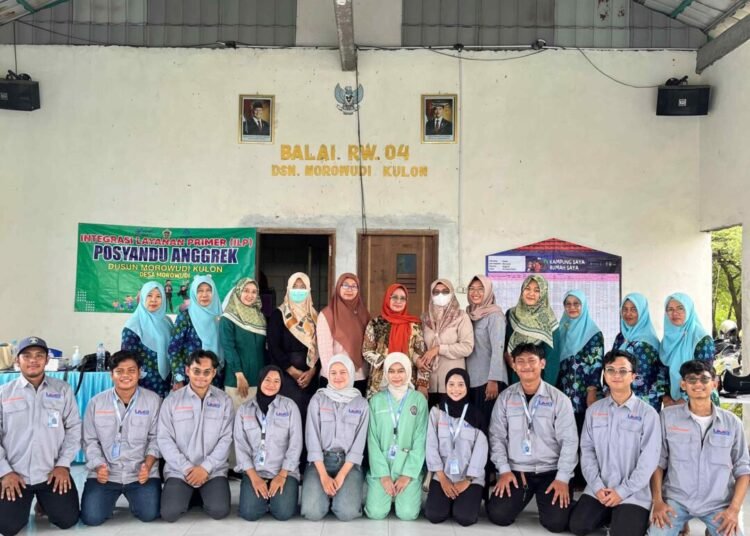 Skrining kesehatan gula darah, kolesterol dan asam urat di posyandu anggrek morowudi kulon cerme Gresik 46 1000265113 11zon