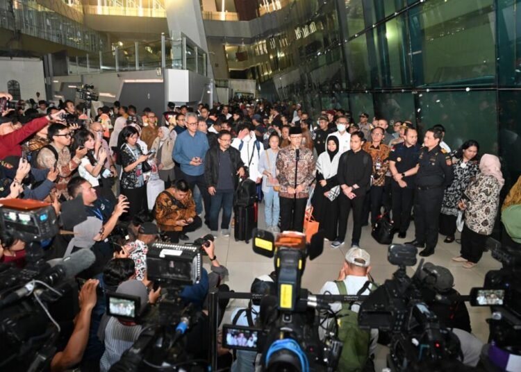 Kementerian Luar Negeri Memfasilitasi Evakuasi Bertahap 32 WNI dari Iran