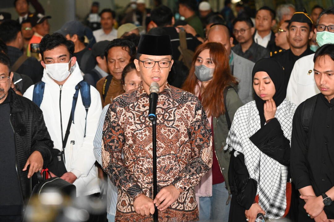 Kementerian Luar Negeri Memfasilitasi Evakuasi Bertahap 32 WNI dari Iran