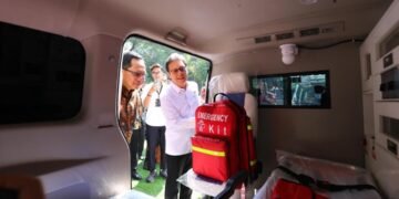 Kemenkes Salurkan Bantuan Ambulans dan Alkes dari Swasta untuk Sumatra
