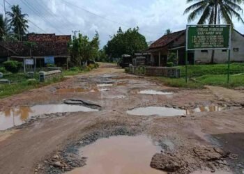 Di Balik Anggaran Miliaran, Jalan Gedung Ratu–Karanganyar Tetap Terabaikan 46 19376