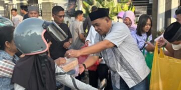 Tebar Kepedulian di Bulan Ramadan, Kanwil Ditjenpas Sulbar Berbagi Takjil kepada Masyarakat 36 3a526b25 fa52 4c20 96fa b0abf76ed44e