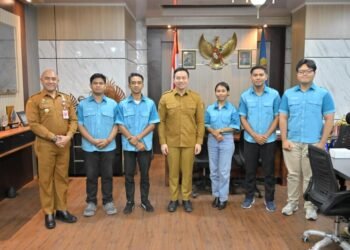 Wali Kota Kupang menerima audiensi tim Filosi Eksider Inovasi bersama panitia Robotic Competition 2026 di ruang kerjanya, membahas dukungan penyelenggaraan lomba robotik di Kota Kupang.