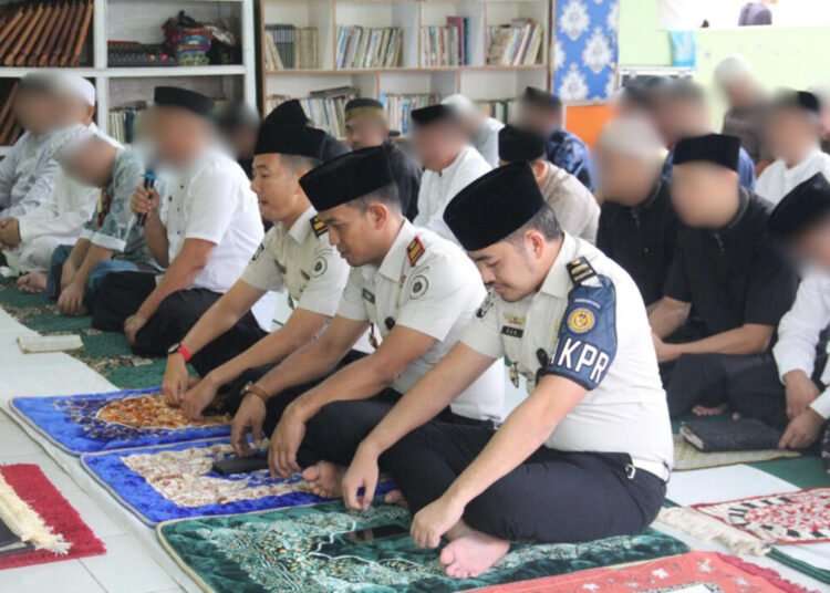 1 Syawal di Rutan Bengkulu, Karutan dan Warga Binaan Laksanakan Salat Id Bersama 46 6d21f621 73ba 4435 afb3 2e07c967098d