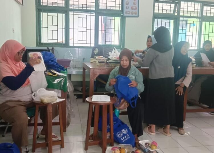 Distribusi MBG oleh Wali Murid