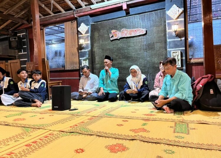 Tebar Kebaikan di Bulan Suci, OSIM MTsN 4 Bantul Bagikan Ratusan Paket Buka Puasa di Bantul 46 Foto pembisa Osim