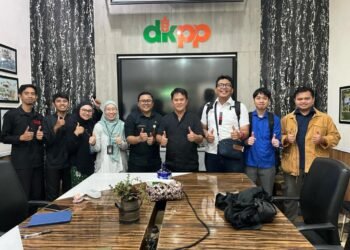 Walid Hanif Ataullah, mahasiswa Rekayasa Perangkat Lunak Telkom University, saat terlibat dalam pengembangan sistem digital bersama CoE CAATIS untuk mendukung program pertanian dan kesehatan hewan di Kota Bandung.