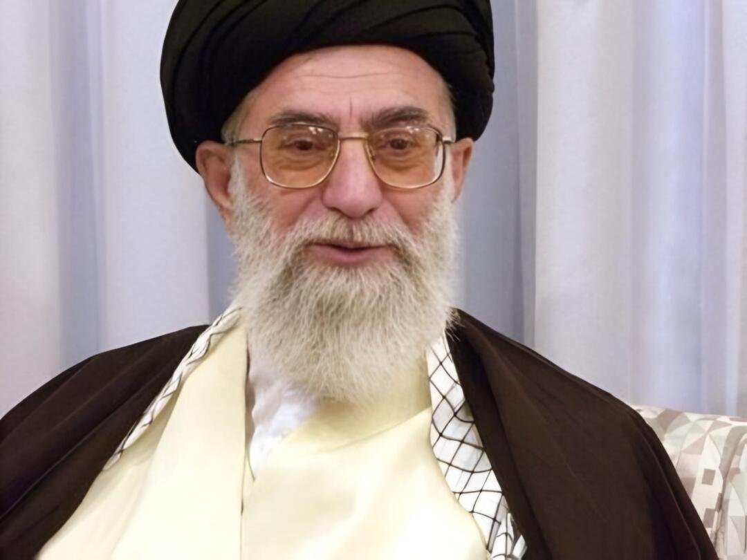 Jejak Perlawanan Ayatollah Ali Khamenei: Dari Revolusi Iran hingga Gugur dalam Serangan AS–Israel 47 Ayatollah Ali Khamenei (Britannica)