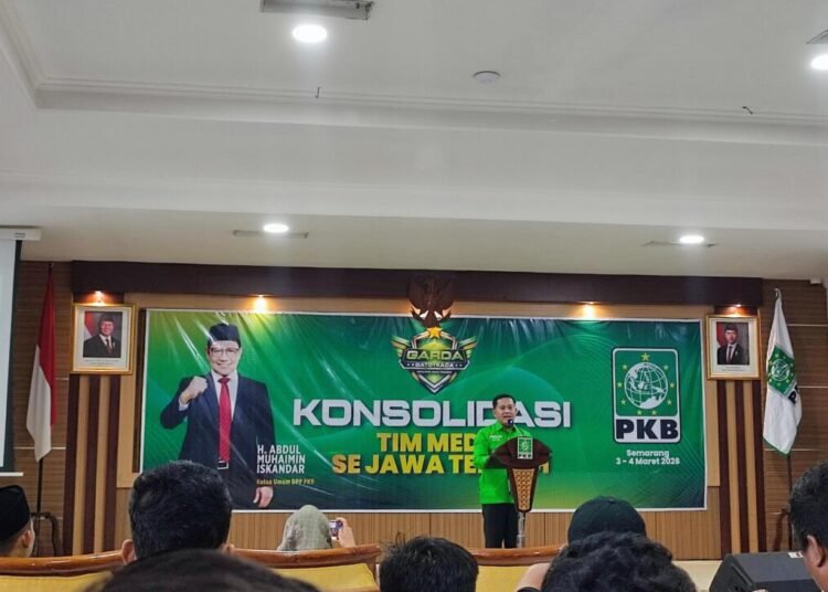 Perkuat Amunisi Digital 2029, Alan Maulana Saputra Hadir Konsolidasi Tim Media PKB se-Jawa Tengah 46 Alan Maulana Saputra menghadiri Konsolidasi Tim Media DPW Partai Kebangkitan Bangsa Jawa Tengah di Gedung BPSDMD Jawa Tengah, Semarang, dalam rangka memperkuat strategi komunikasi digital menuju 2029.