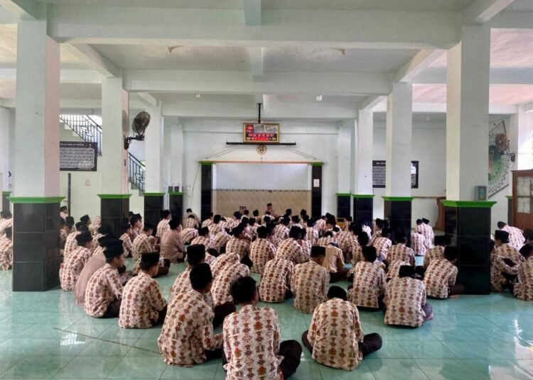 Mujahadah Rutin Jumat Pagi, Siswa MTsN 6 Bantul Perkuat Spiritual Setelah Salat Dhuha Berjamaah 46 MTsN 6 Bantul
