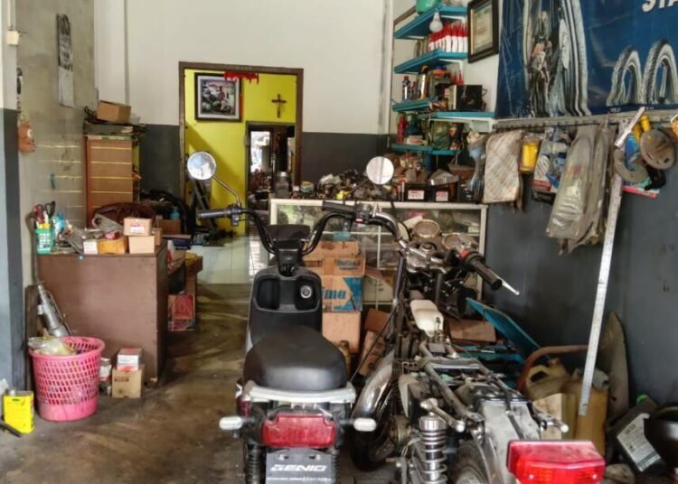Transformasi Hobi Otomotif Menjadi Peluang Usaha Bengkel Motor 46 Adrian Halim (owner)