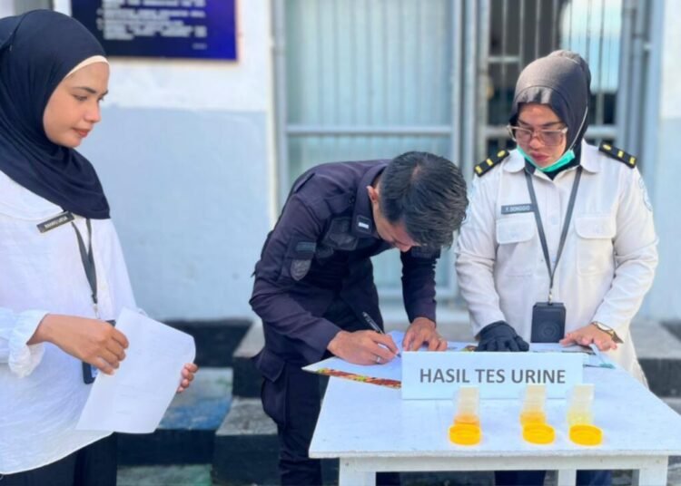 Tes Urine Warga Binaan dan Petugas, Lapas Bandanaira Tegaskan Komitmen Bersih dari Narkoba 46 IMG 20260326 WA0000