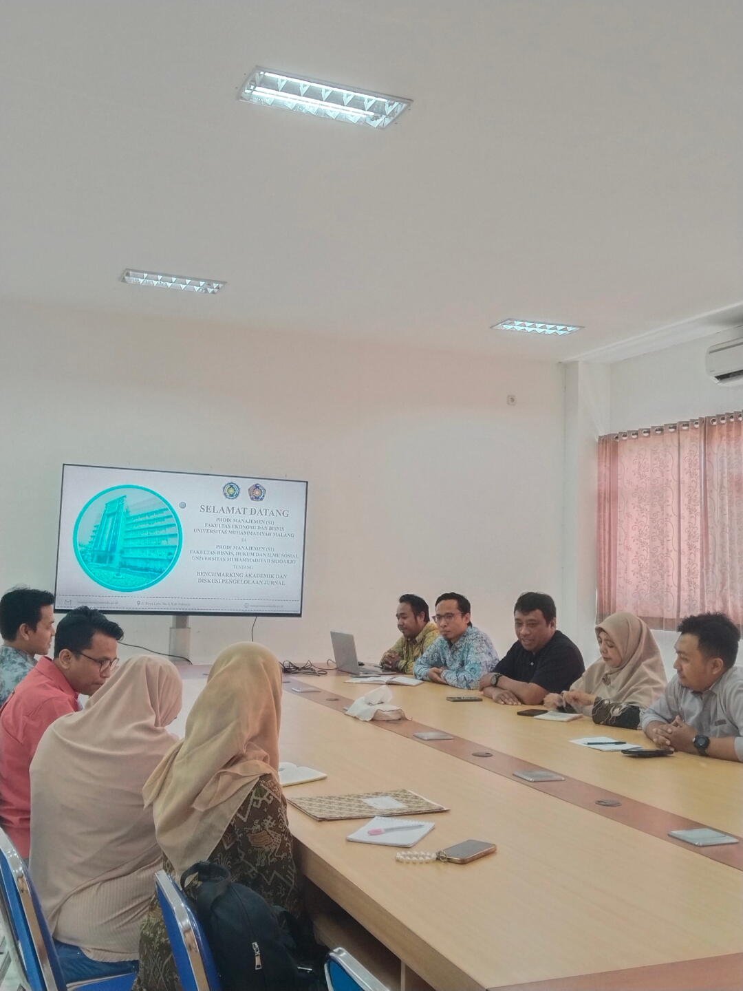 Sinergi Dua Kampus Unggul: Benchmarking Akademik Prodi Manajemen S1 UMM dan UMSIDA untuk Akselerasi Publikasi Ilmiah 47 IMG 20260304 103630 1