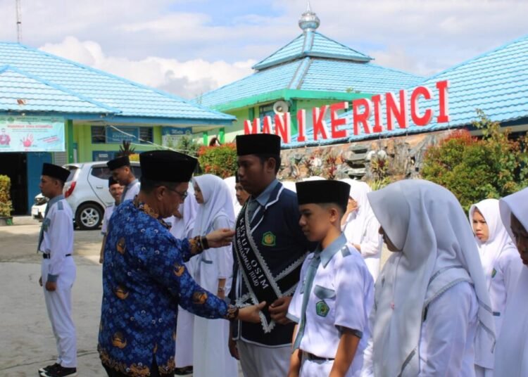 Konsistensi Faiz Muhammad Julio Mengukir Jejak Kepemimpinan di MAN 1 Kerinci 46 KERINCI