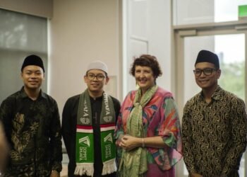 Menteri Fiona bersama Presiden IISB dan Tim pada Ifthar Gathering SERAMBI 2026 di University of Queensland. (Foto: Abid Khofif/IISB)