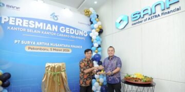 Ariyanto, Business Operation Head SANF Pekanbaru (kiri) dan Handri Susanto, Operation Director SANF (kanan) dalam Peresmian Gedung Baru Kantor Selain Kantor Cabang Pekanbaru