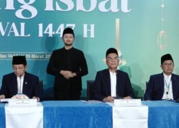 Menteri Agama Nasaruddin Umar menyampaikan bahwa pemerintah menetapkan 1 Syawal 1447 Hijriah atau Hari Raya Idulfitri jatuh pada Sabtu, 21 Maret 2026. Keputusan tersebut diambil melalui sidang isbat yang digelar Kementerian Agama di Jakarta, Kamis (19/3/2026). (Foto Hasil Tangkapan Layar YouTube Kemenag)