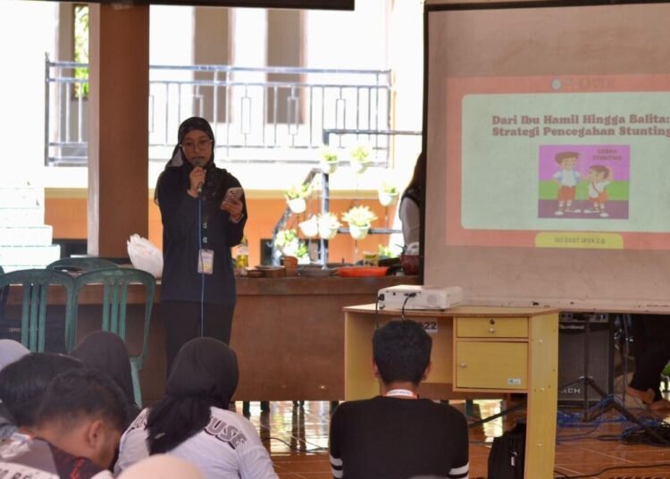 Mahasiswa Unair dan UTM Gelar Edukasi Pencegahan Stunting di Desa Jelun Banyuwangi Guna Mendukung SDGs 2 dan SDGs 3 46 Sosialisasi strategi pencegahan Stunting pada Balita di Balai Desa Jelun, Kecamatan Licin, Kabupaten Banyuwangi, Provinsi Jawa Timur (02/03/2025).
Sumber : Dokumentasi pribadi
