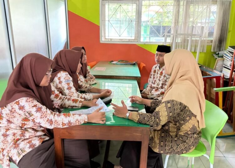 Pembinaan Persiapan ISnA Competition 2026 oleh Waka Kesiswaan MTsN 6 Bantul 46 WhatsApp Image 2026 02 26 at 14.22.33