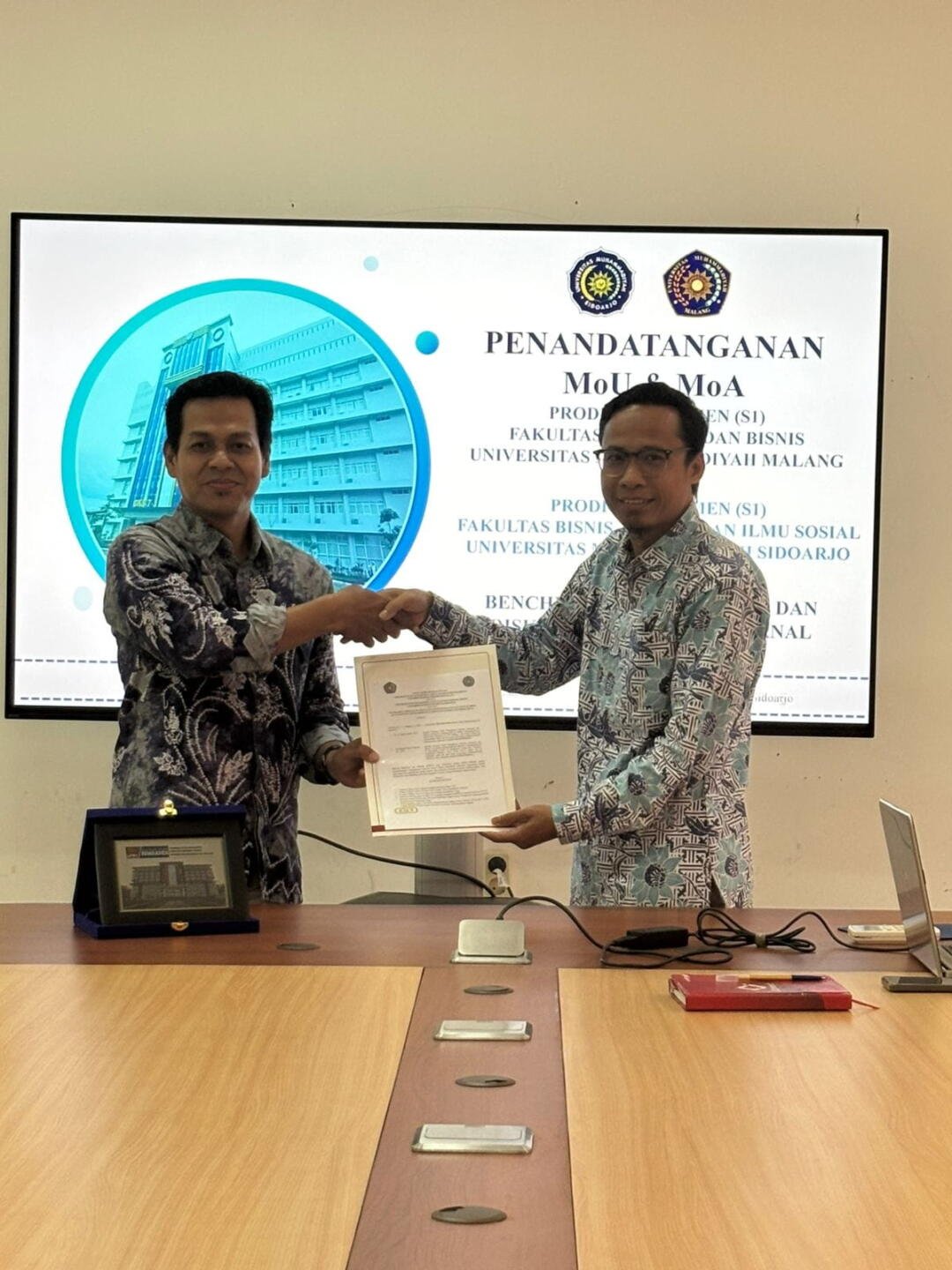 Sinergi Dua Kampus Unggul: Benchmarking Akademik Prodi Manajemen S1 UMM dan UMSIDA untuk Akselerasi Publikasi Ilmiah 48 WhatsApp Image 2026 03 04 at 11.55.44