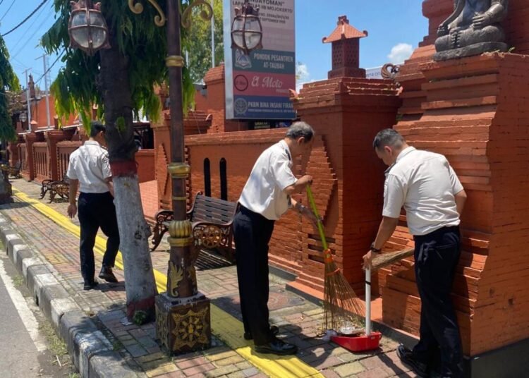 Lingkungan Bersih, Pelayanan Prima, Lapas Mojokerto Gelar Kerja Bakti Bersama 46 WhatsApp Image 2026 03 16 at 15.10.31