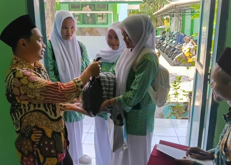 Beras Berkah di Bulan Suci: MAN 4 Bantul Salurkan Zakat Fitrah kepada Mustahik 46 WhatsApp Image 2026 03 17 at 12.51.14